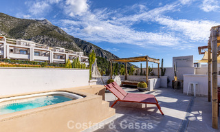 Modern penthouse te koop met panoramische uitzichten op zee en het Istán-meer, net boven Marbella’s Golden Mile 792280 