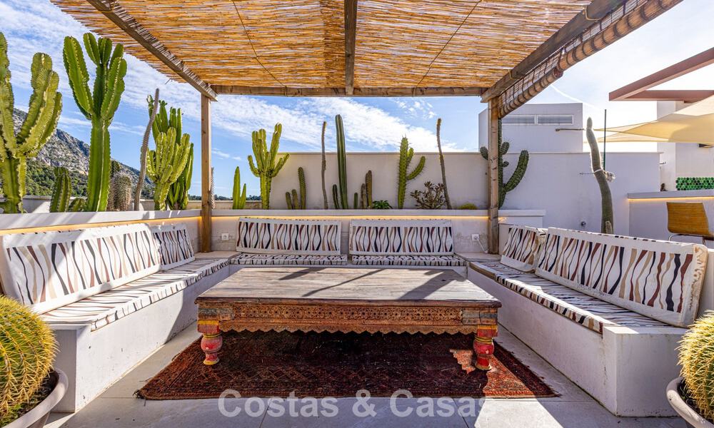 Modern penthouse te koop met panoramische uitzichten op zee en het Istán-meer, net boven Marbella’s Golden Mile 792289