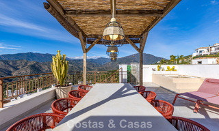 Modern penthouse te koop met panoramische uitzichten op zee en het Istán-meer, net boven Marbella’s Golden Mile 792297 