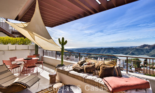 Modern penthouse te koop met panoramische uitzichten op zee en het Istán-meer, net boven Marbella’s Golden Mile 792304 