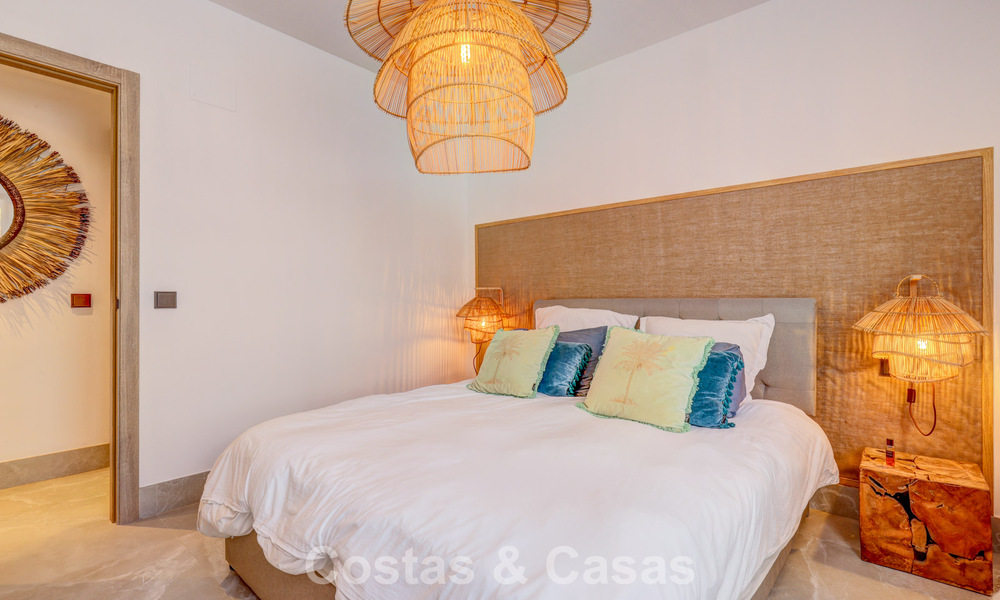 Modern penthouse te koop met panoramische uitzichten op zee en het Istán-meer, net boven Marbella’s Golden Mile 792314