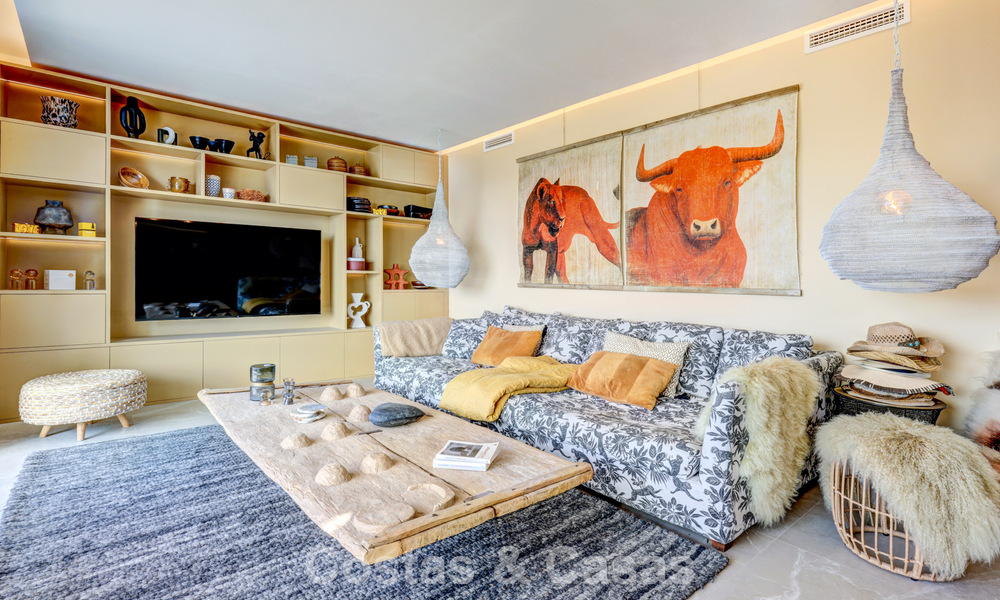 Modern penthouse te koop met panoramische uitzichten op zee en het Istán-meer, net boven Marbella’s Golden Mile 792324