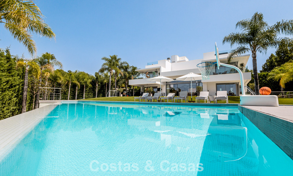 Instapklare, modernistische designvilla te koop, op loopafstand van het strand en voorzieningen in Guadalmina Baja, Marbella 792351