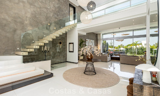 Instapklare, modernistische designvilla te koop, op loopafstand van het strand en voorzieningen in Guadalmina Baja, Marbella 792361 