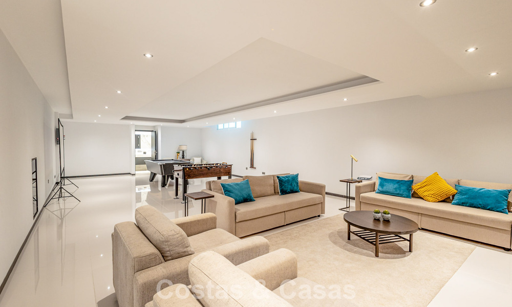 Instapklare, modernistische designvilla te koop, op loopafstand van het strand en voorzieningen in Guadalmina Baja, Marbella 792372