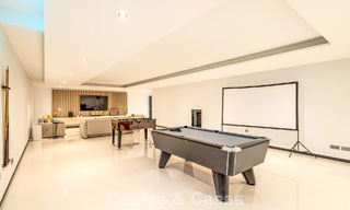 Instapklare, modernistische designvilla te koop, op loopafstand van het strand en voorzieningen in Guadalmina Baja, Marbella 792373 