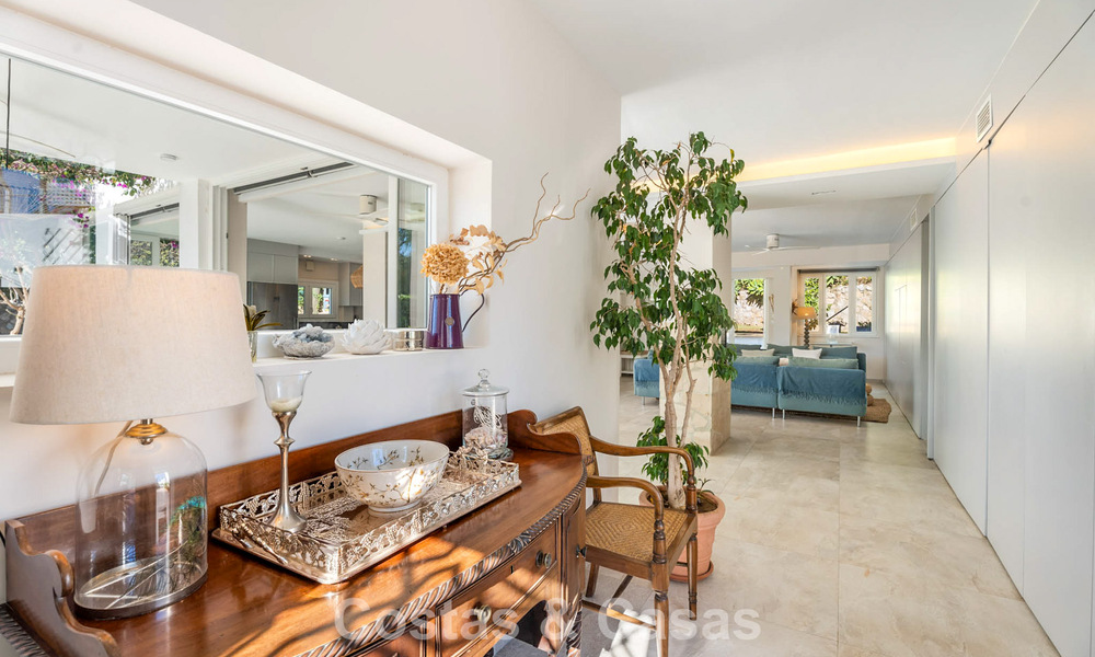 Prachtig gerenoveerde luxevilla met tijdloze Andalusische architectuur te koop aan de oostkant van Marbella 792425