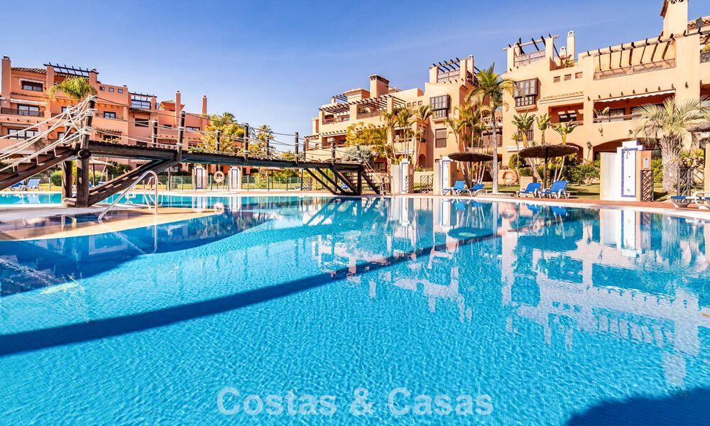 Ruim appartement te koop met 4 slaapkamers in een beachside complex op de New Golden Mile tussen Marbella en Estepona 792470