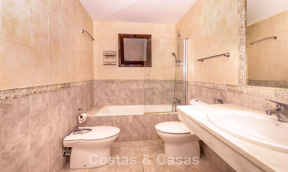 Ruim appartement te koop met 4 slaapkamers in een beachside complex op de New Golden Mile tussen Marbella en Estepona 792478