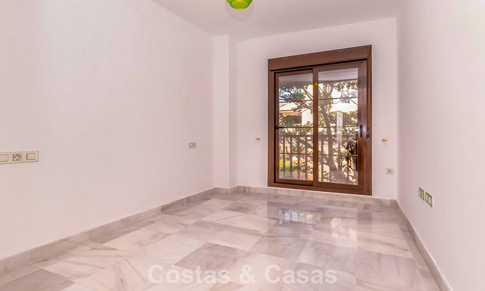 Ruim appartement te koop met 4 slaapkamers in een beachside complex op de New Golden Mile tussen Marbella en Estepona 792486