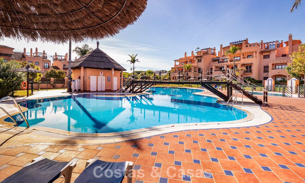Ruim appartement te koop met 4 slaapkamers in een beachside complex op de New Golden Mile tussen Marbella en Estepona 792487