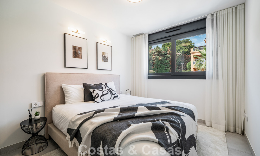 Gloednieuw, modern penthouse met ruim solarium te koop in een gated complex in Benahavis - Marbella 792554