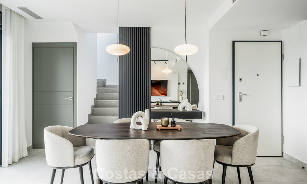 Gloednieuw, modern penthouse met ruim solarium te koop in een gated complex in Benahavis - Marbella 792559