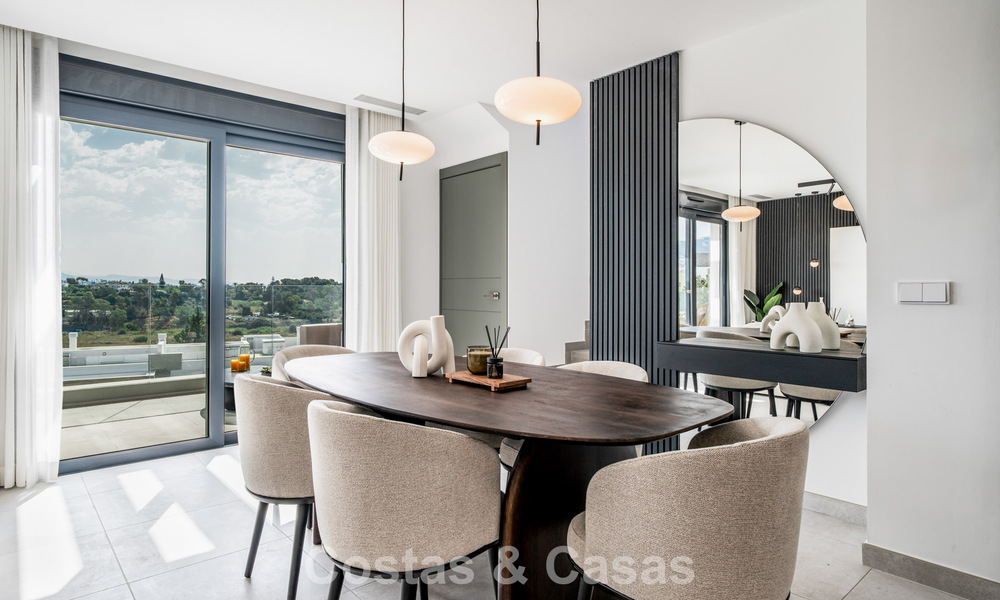 Gloednieuw, modern penthouse met ruim solarium te koop in een gated complex in Benahavis - Marbella 792570