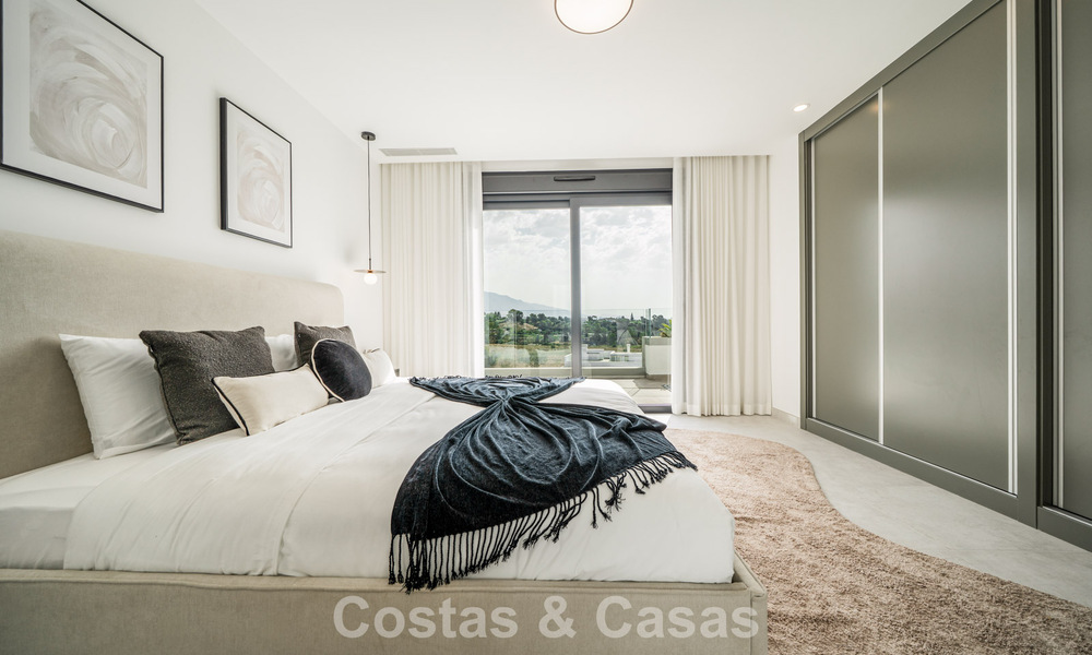 Gloednieuw, modern penthouse met ruim solarium te koop in een gated complex in Benahavis - Marbella 792577