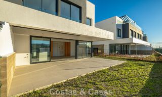 Instapklaar, gloednieuw herenhuis met hedendaagse bouwstijl te koop op de New Golden Mile tussen Marbella en Estepona 792592 