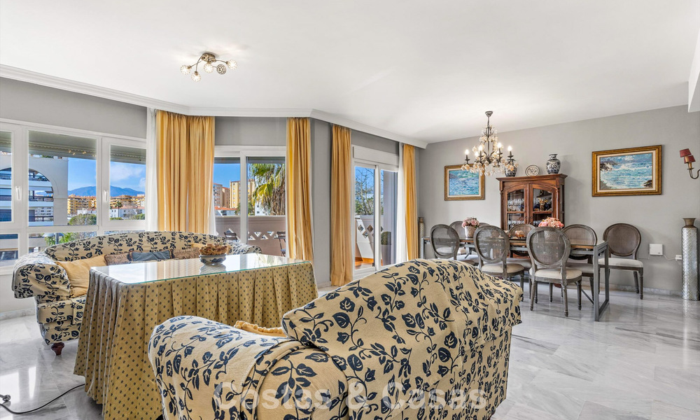 Zeer ruim duplex penthouse te koop op enkele stappen van alle voorzieningen in het centrum van San Pedro, Marbella 792704