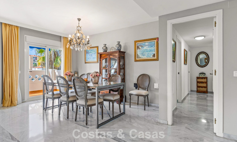 Zeer ruim duplex penthouse te koop op enkele stappen van alle voorzieningen in het centrum van San Pedro, Marbella 792706