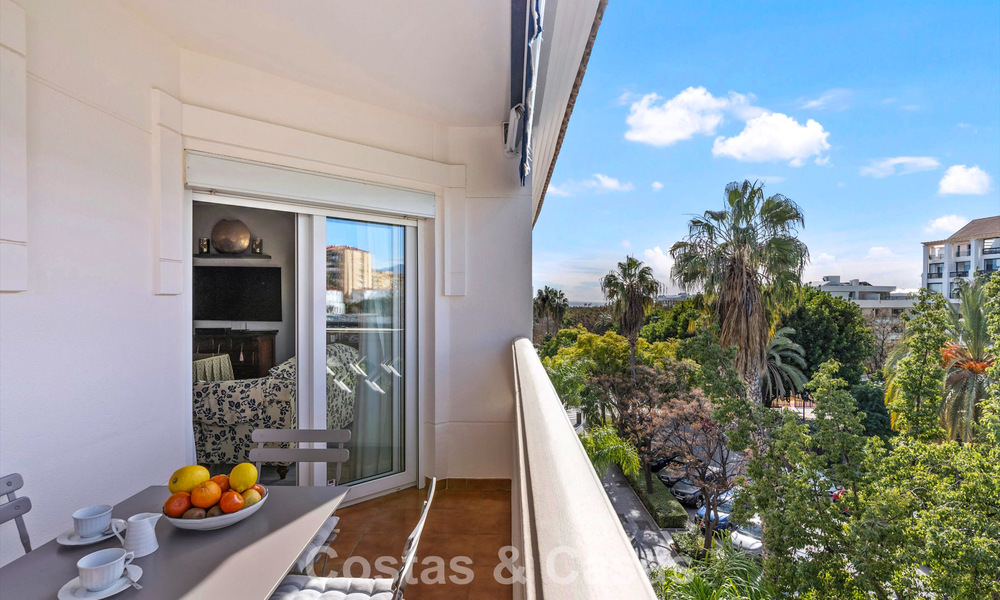 Zeer ruim duplex penthouse te koop op enkele stappen van alle voorzieningen in het centrum van San Pedro, Marbella 792710