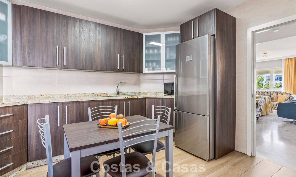 Zeer ruim duplex penthouse te koop op enkele stappen van alle voorzieningen in het centrum van San Pedro, Marbella 792713