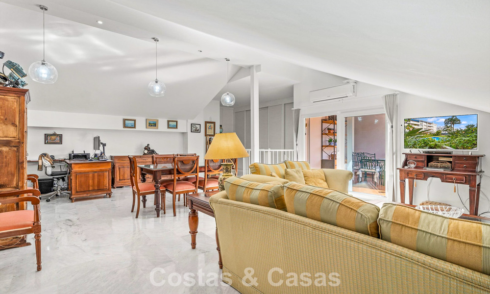 Zeer ruim duplex penthouse te koop op enkele stappen van alle voorzieningen in het centrum van San Pedro, Marbella 792725
