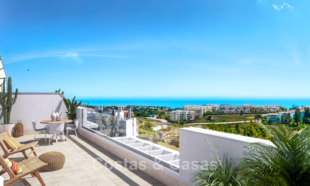Nieuwe, hedendaagse appartementen met panoramisch zeezicht te koop in Mijas Costa, Mijas 792741