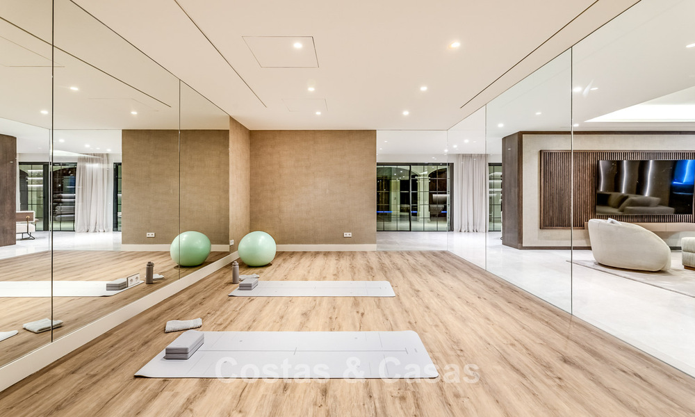 Luxueuze en tijdloze villa met panoramisch uitzicht te koop in Nueva Andalucía, Marbella 792903