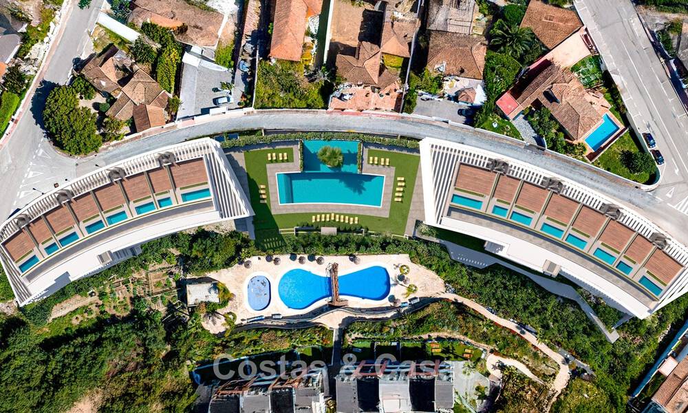 Moderne nieuwbouwappartementen met panoramisch zeezicht te koop in Manilva, Costa del Sol 792935