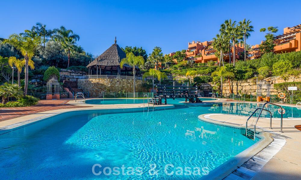 Schitterend, gelijkvloers appartement met 4 slaapkamers te koop in Nueva Andalucia, Marbella 792949