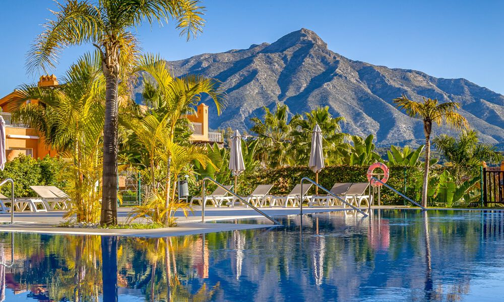 Schitterend, gelijkvloers appartement met 4 slaapkamers te koop in Nueva Andalucia, Marbella 792951