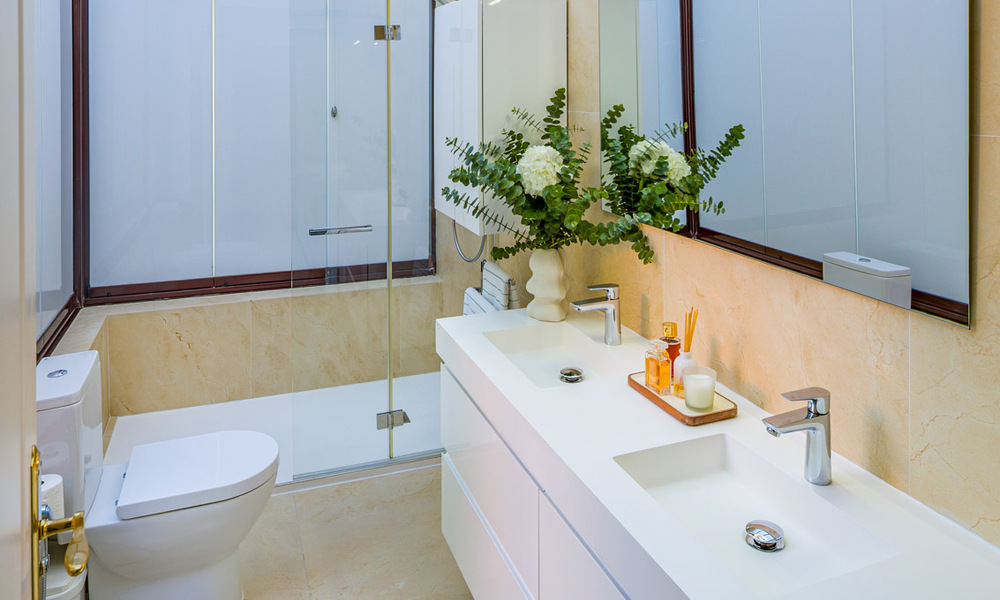 Schitterend, gelijkvloers appartement met 4 slaapkamers te koop in Nueva Andalucia, Marbella 792960