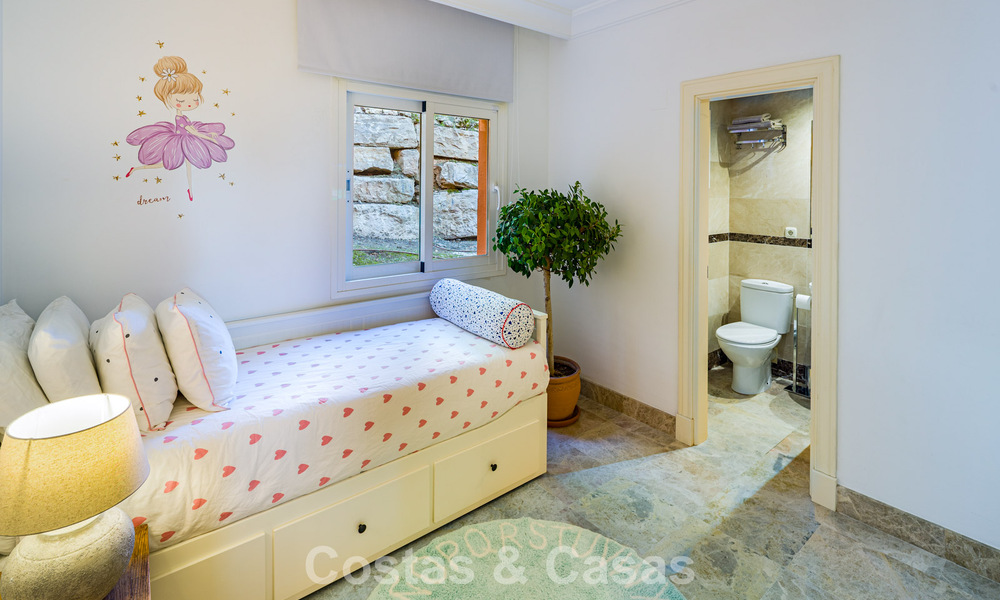 Schitterend, gelijkvloers appartement met 4 slaapkamers te koop in Nueva Andalucia, Marbella 792961