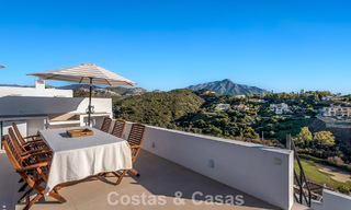 Prachtig gerenoveerd penthouse met ruim dakterras te koop in La Quinta golfresort, Benahavís - Marbella 792989 