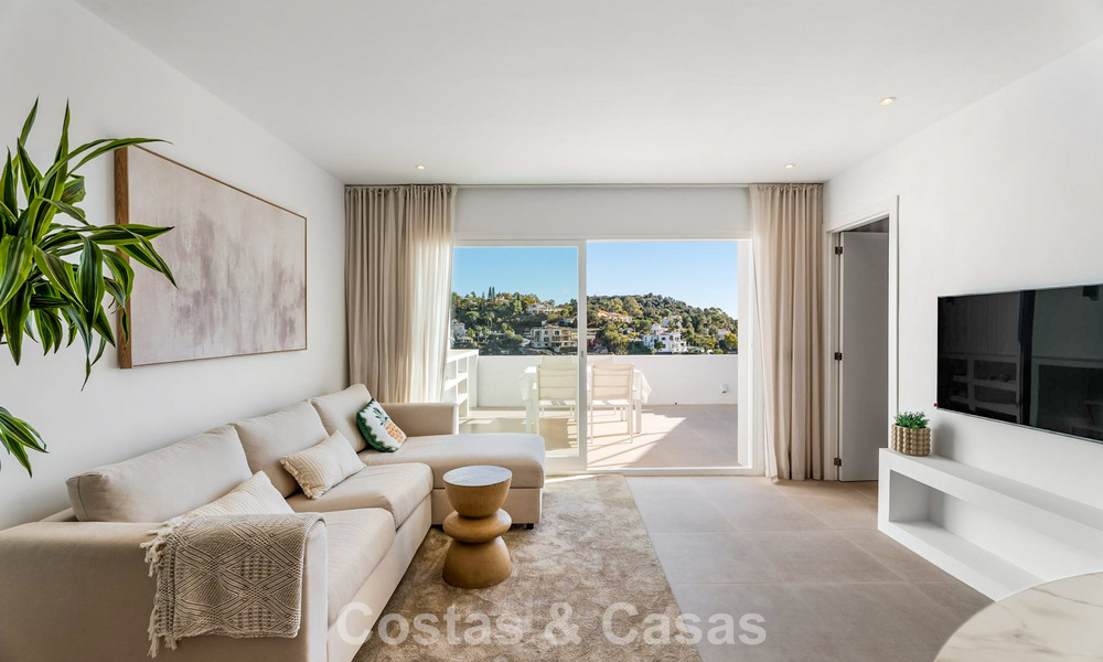 Prachtig gerenoveerd penthouse met ruim dakterras te koop in La Quinta golfresort, Benahavís - Marbella 793004