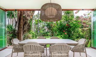 Ruim, eigentijds gerenoveerd herenhuis te koop in een eerstelijnsstrand complex tussen Marbella en Estepona 793064 