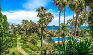 Ruim, eigentijds gerenoveerd herenhuis te koop in een eerstelijnsstrand complex tussen Marbella en Estepona 793079 