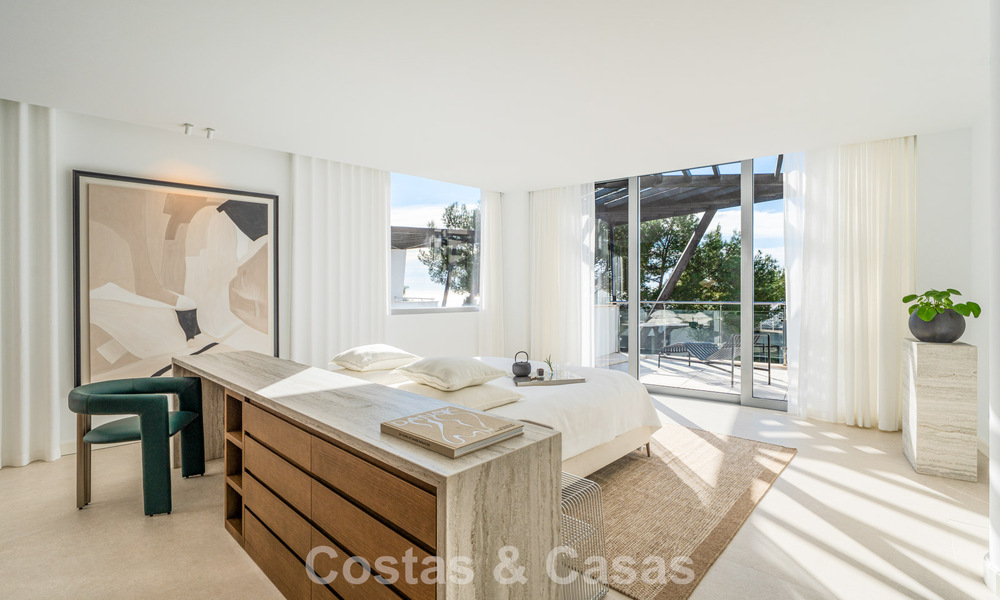 Moderne halfvrijstaande villa te koop met subliem zeezicht in een gated community van Sierra Blanca, Marbella’s Golden Mile 793035