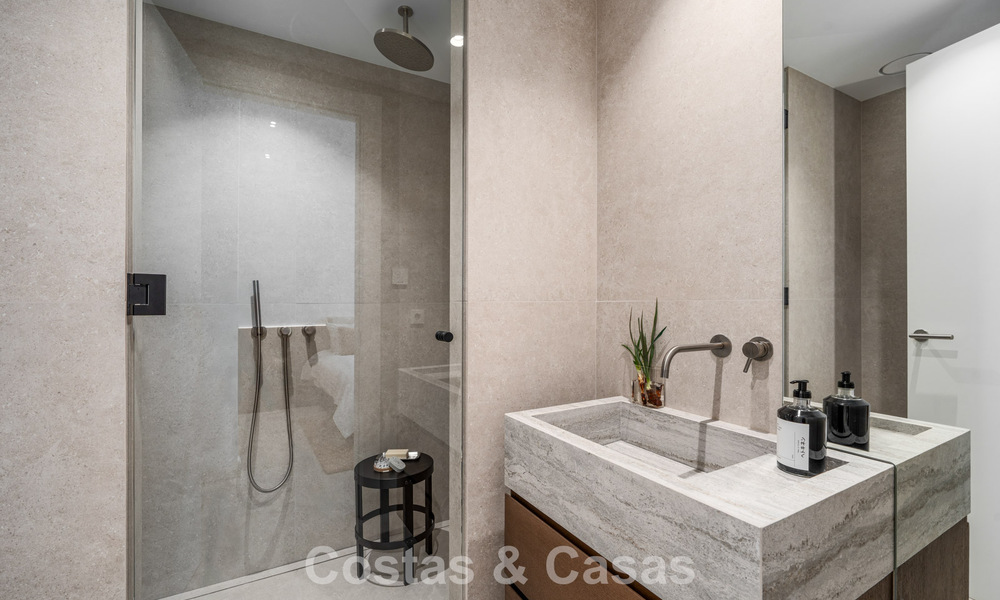 Moderne halfvrijstaande villa te koop met subliem zeezicht in een gated community van Sierra Blanca, Marbella’s Golden Mile 793037