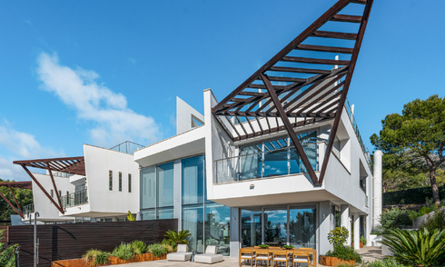 Moderne halfvrijstaande villa te koop met subliem zeezicht in een gated community van Sierra Blanca, Marbella’s Golden Mile 793045