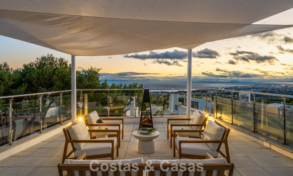 Moderne halfvrijstaande villa te koop met subliem zeezicht in een gated community van Sierra Blanca, Marbella’s Golden Mile 793053