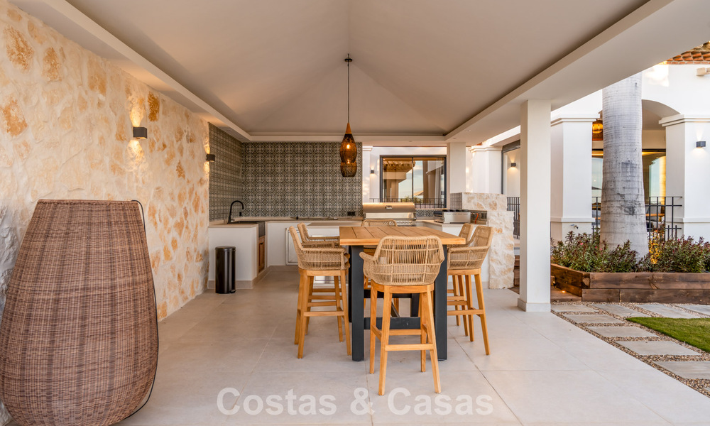 Instapklare, eigentijds-mediterrane villa met onverstoord, panoramisch zeezicht te koop in Benahavis - Marbella 793397