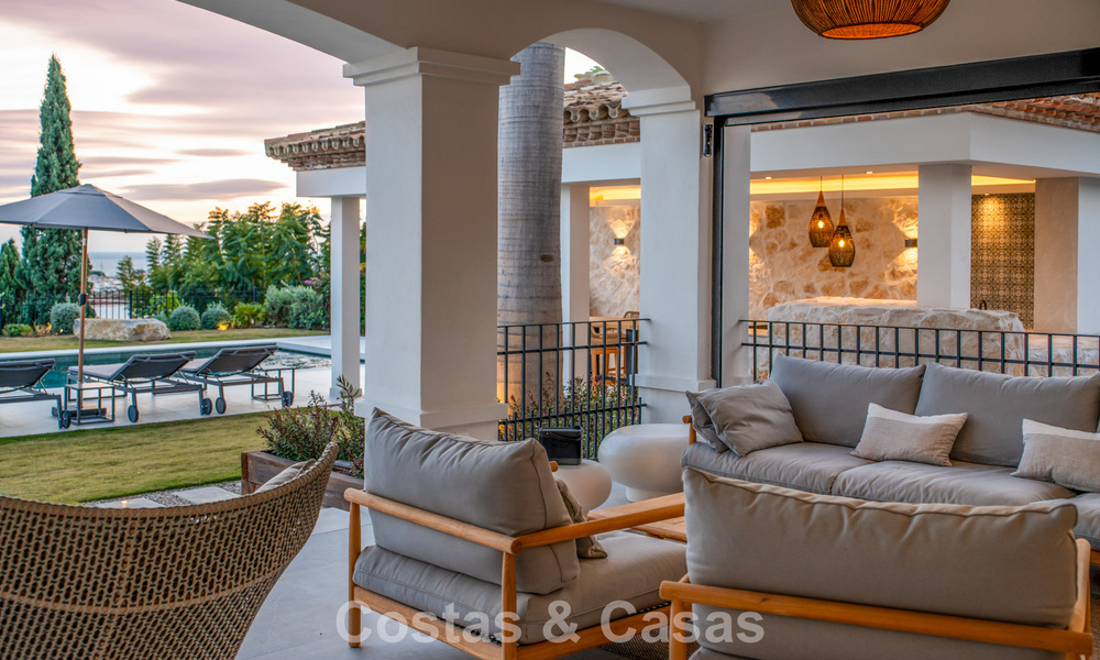 Instapklare, eigentijds-mediterrane villa met onverstoord, panoramisch zeezicht te koop in Benahavis - Marbella 793399
