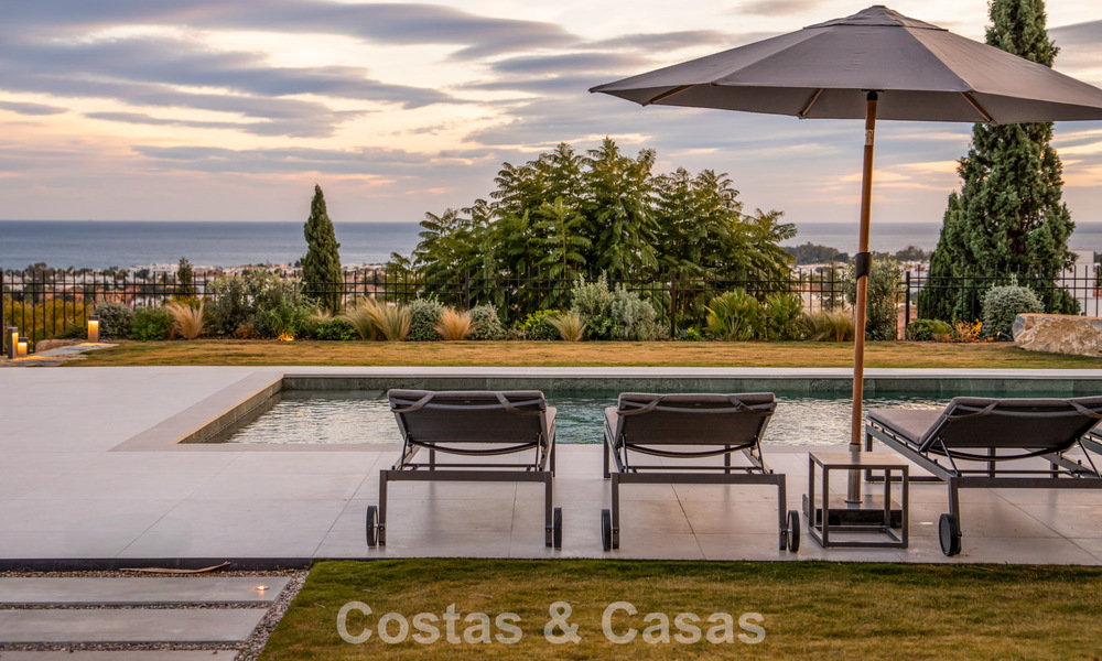 Instapklare, eigentijds-mediterrane villa met onverstoord, panoramisch zeezicht te koop in Benahavis - Marbella 793400