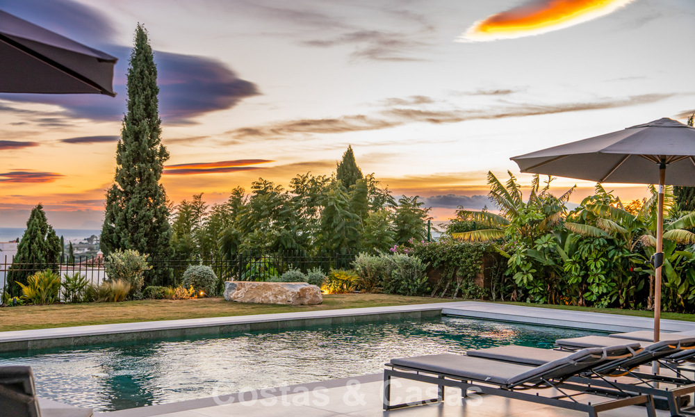 Instapklare, eigentijds-mediterrane villa met onverstoord, panoramisch zeezicht te koop in Benahavis - Marbella 793401