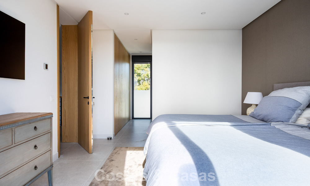 Instapklare, eigentijds-mediterrane villa met onverstoord, panoramisch zeezicht te koop in Benahavis - Marbella 793409