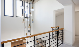 Instapklare, eigentijds-mediterrane villa met onverstoord, panoramisch zeezicht te koop in Benahavis - Marbella 793410 