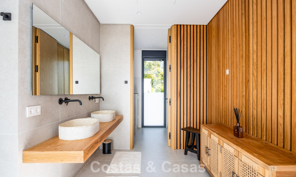 Instapklare, eigentijds-mediterrane villa met onverstoord, panoramisch zeezicht te koop in Benahavis - Marbella 793412