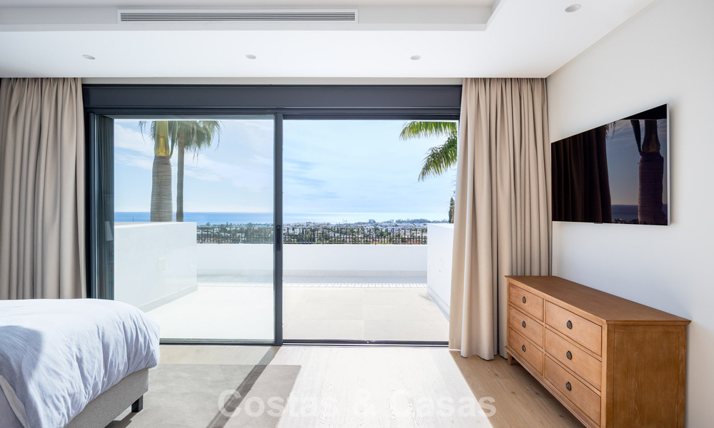 Instapklare, eigentijds-mediterrane villa met onverstoord, panoramisch zeezicht te koop in Benahavis - Marbella 793419