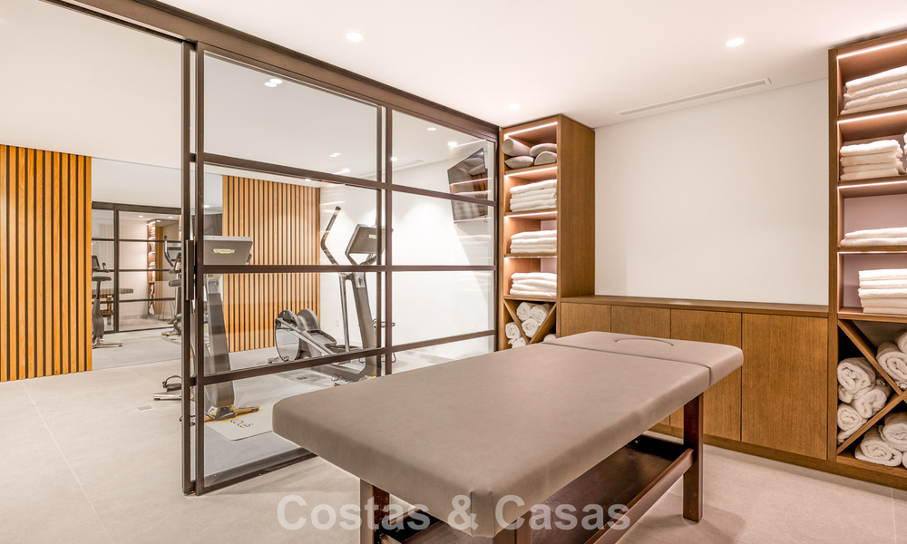 Instapklare, eigentijds-mediterrane villa met onverstoord, panoramisch zeezicht te koop in Benahavis - Marbella 793423