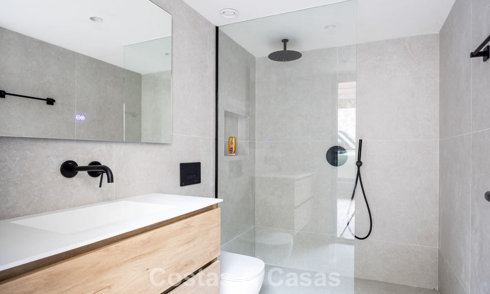 Instapklare, eigentijds-mediterrane villa met onverstoord, panoramisch zeezicht te koop in Benahavis - Marbella 793428